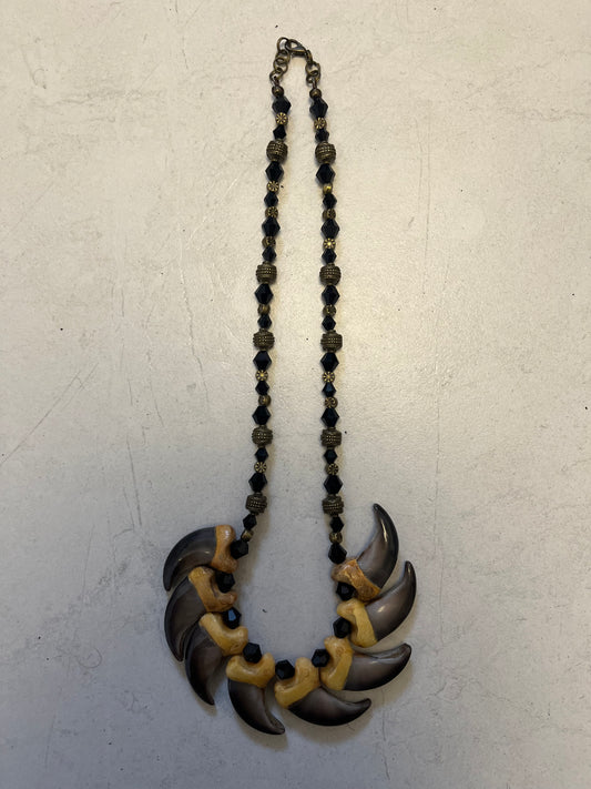 8 Bear Claws Necklace