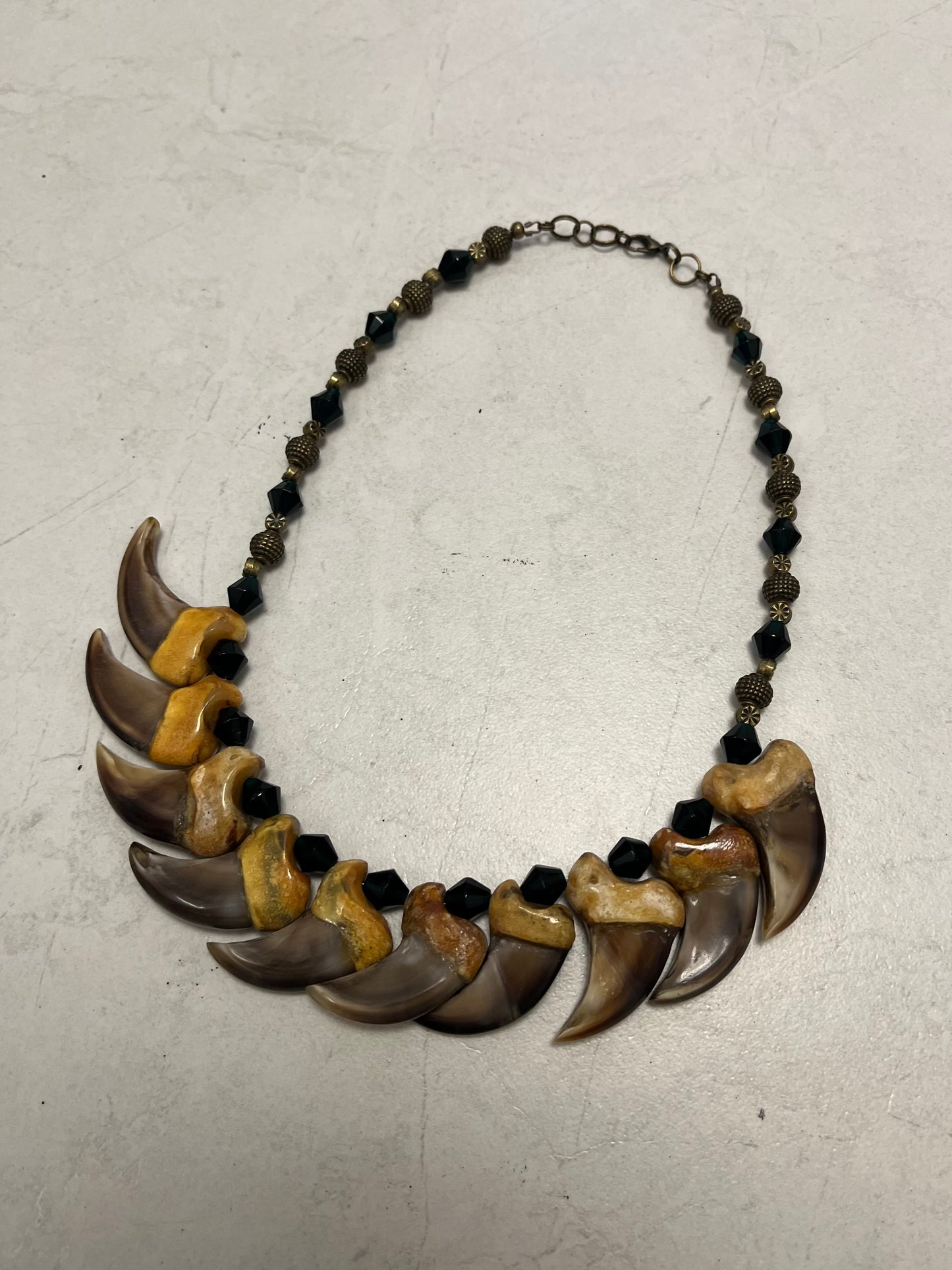 10 Bear Claws Necklace