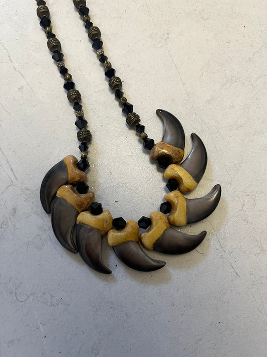8 Bear Claws Necklace